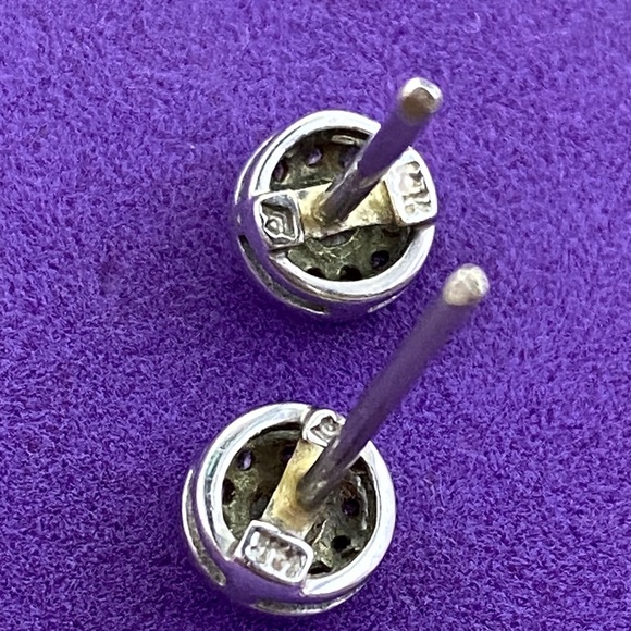 💛 Elegant 14k White Gold Diamond Halo Stud Earrings - Picture 3 of 5